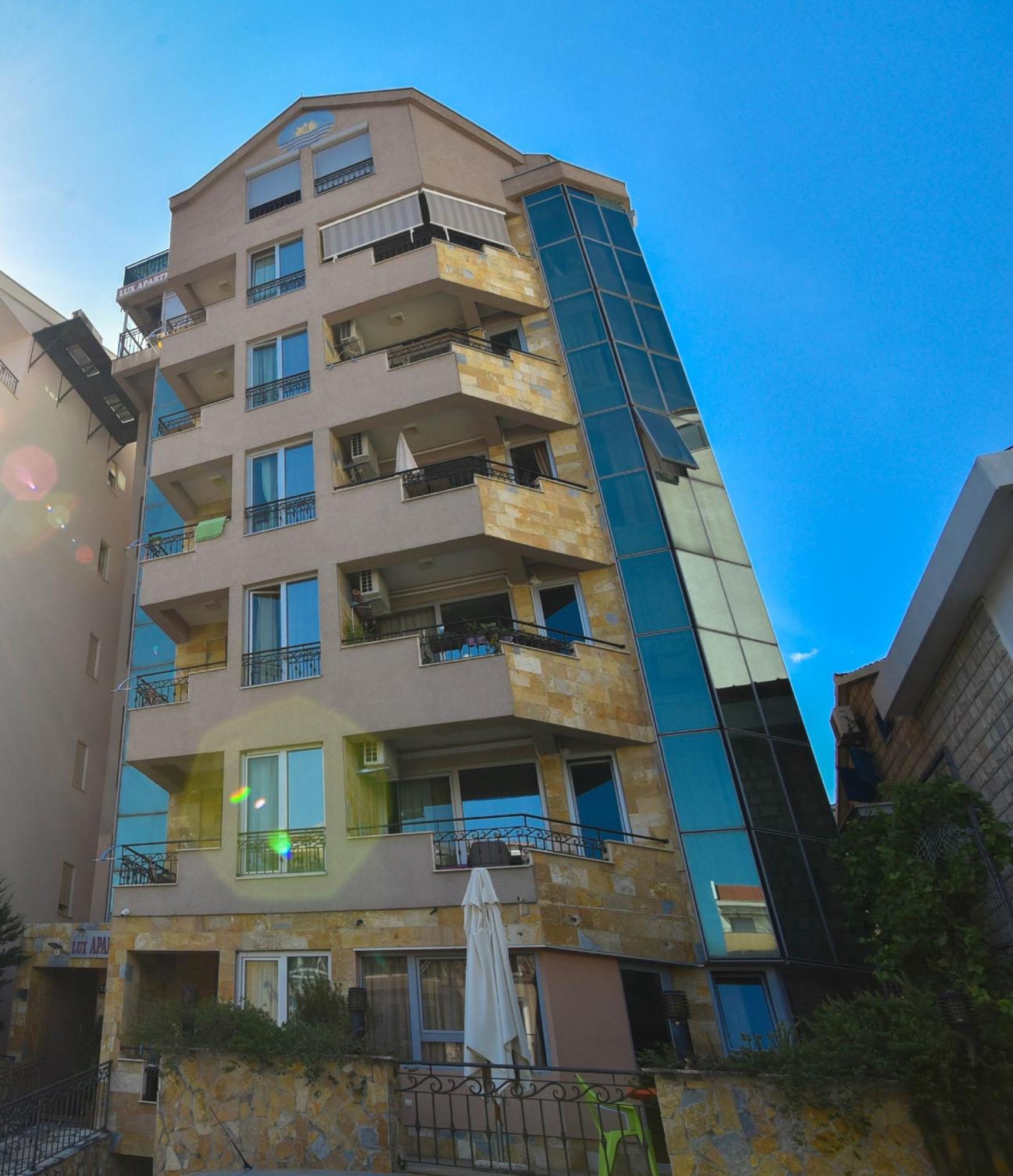 Golden Lavender Apartment *